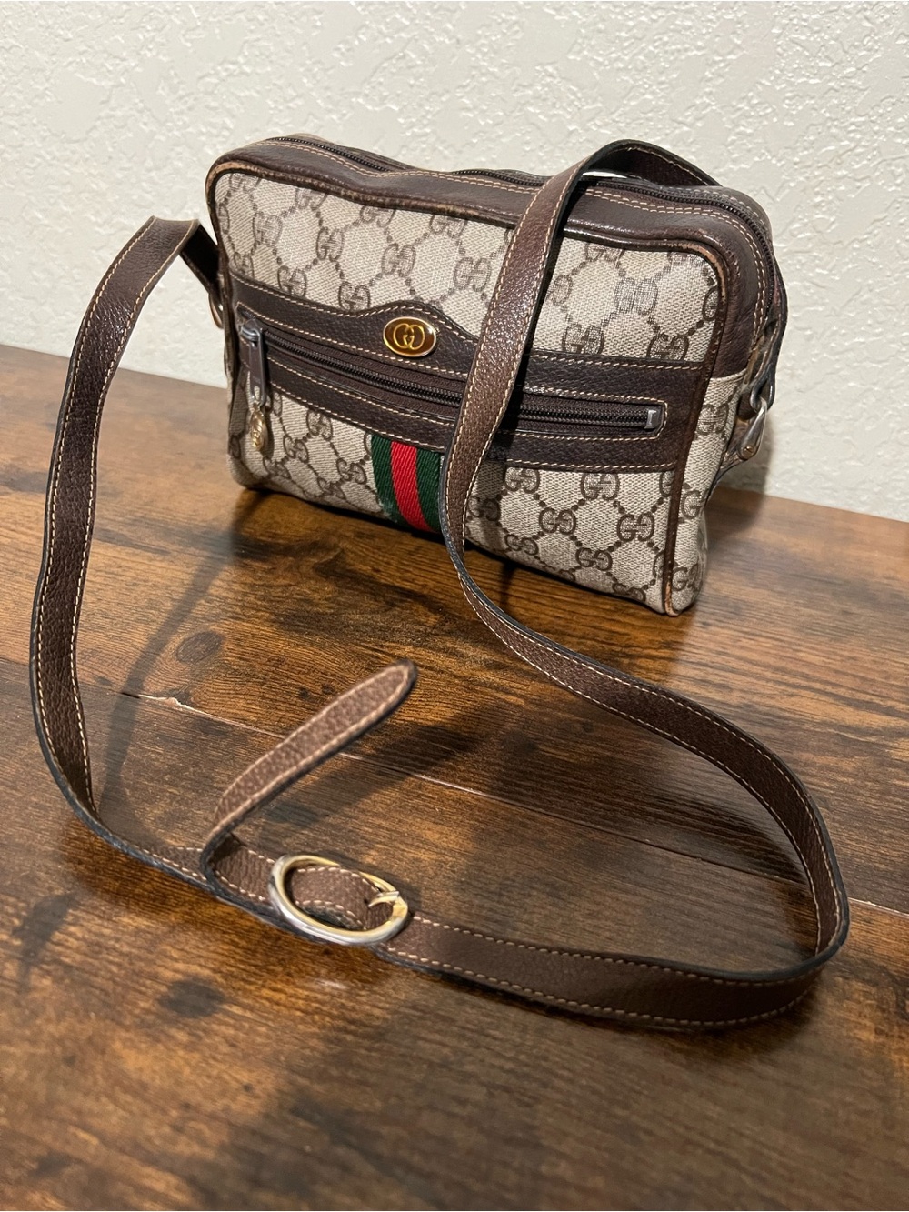 1980’s Vintage Women’s Gucci Brown Small Sherry Line Web Striped Camera Bag
